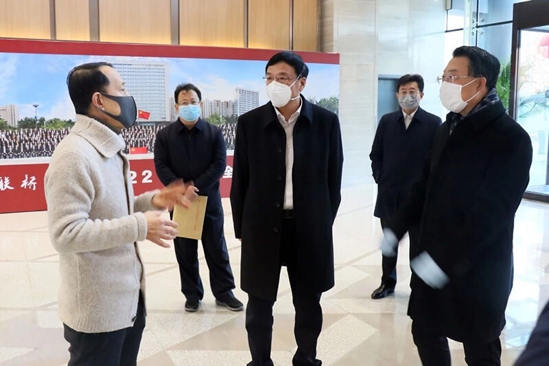 威海市委書記王魯明到聯(lián)橋集團調(diào)研疫情防控工作(圖1)